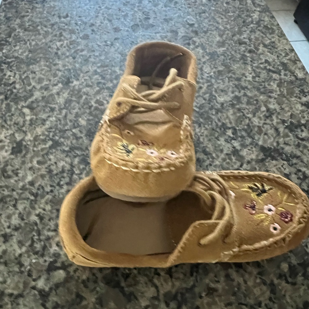 Brand new embroidered Zara leather Tan Kids Moccasins